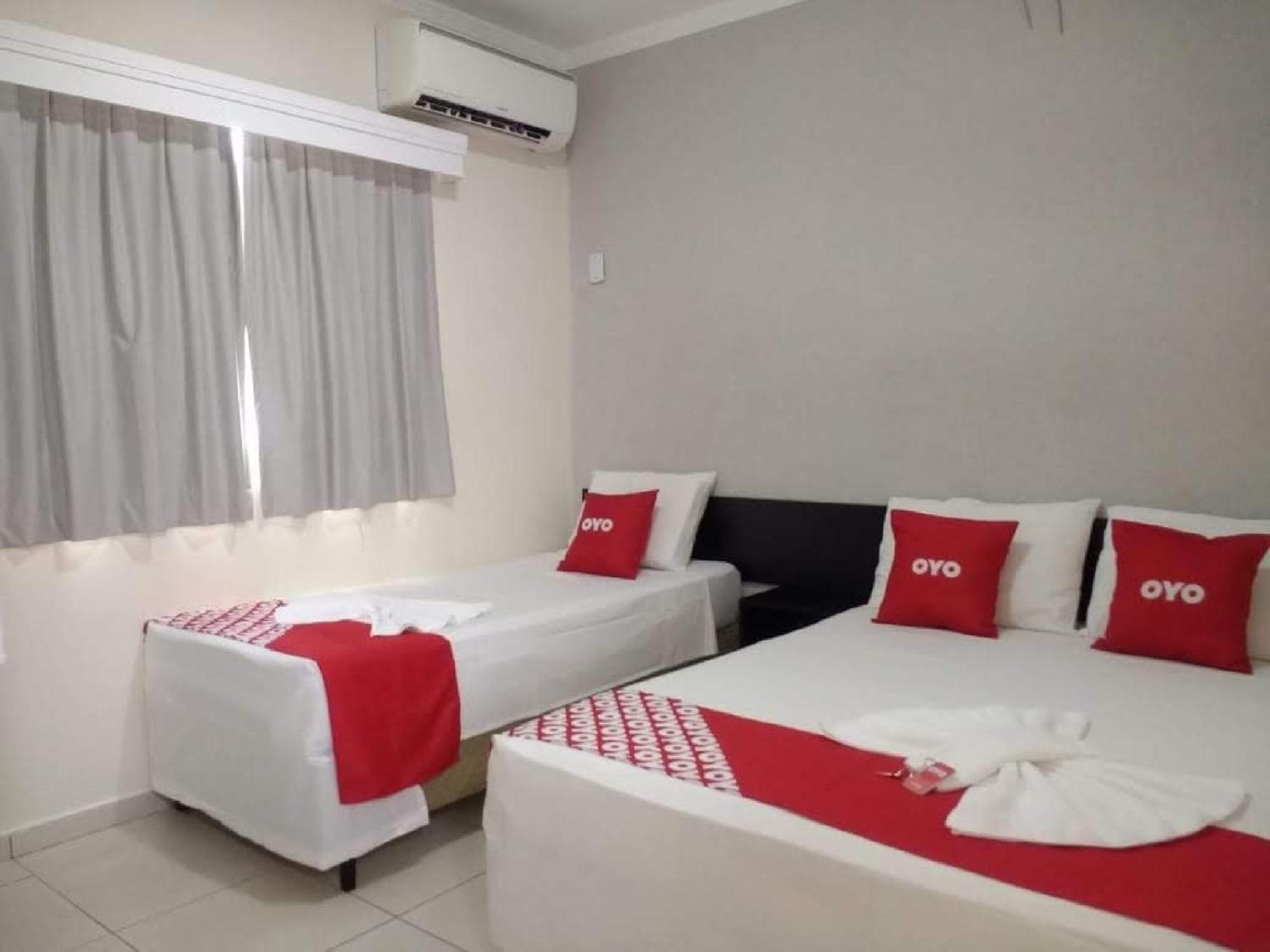קמפו גרנדה Oyo Cerrado Hotel, Campo Grande מראה חיצוני תמונה A typical OYO hotel room in Brazil