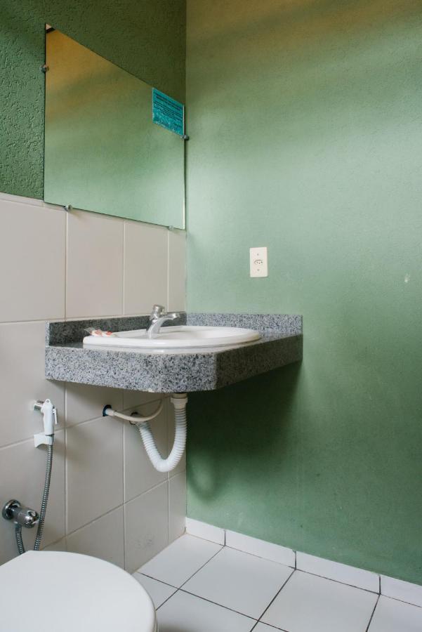 קמפו גרנדה Oyo Cerrado Hotel, Campo Grande מראה חיצוני תמונה A wall-mounted sink